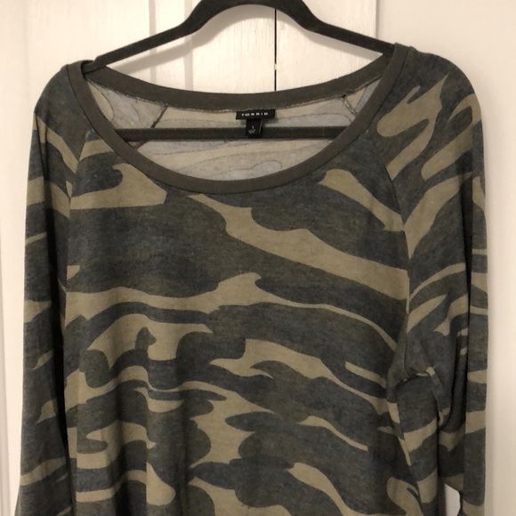 Cute TORRID Camo top! Size 1! - Picture 3 of 3